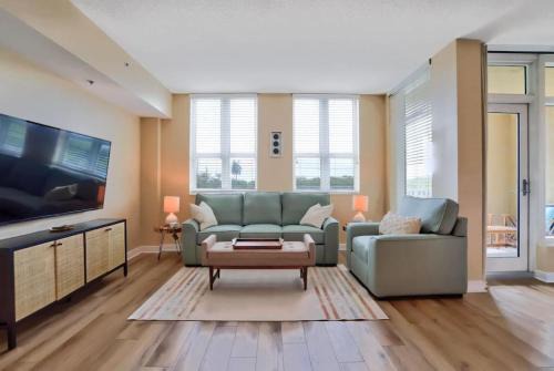 Boynton Beach House | Relaxing Studio Retreat with Rooftop Pool in Boynton Beach
