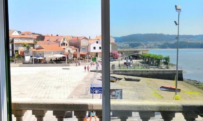 Combarro Apartment | Cozy Studio with Sea Views and Kitchen Amenities