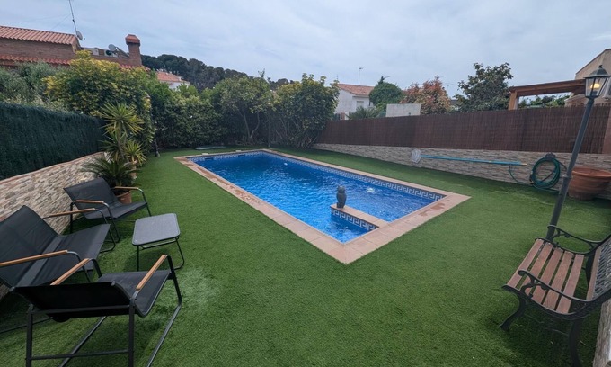 Creixell Apartment | Studio with shared pool near the beach and Creixell town center.