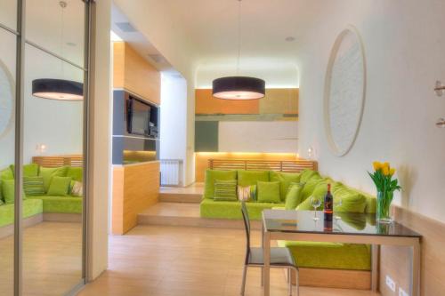 Verkhnie Misto Apartment | Relaxing Studio Retreat with Spa at Mykhailivs'kyi Inn