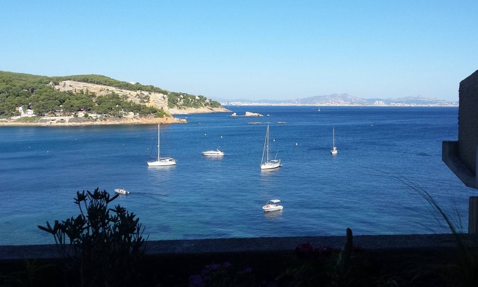 Carry-le-Rouet Apartment | Scenic Studio with Breathtaking Views of Marseille Bay