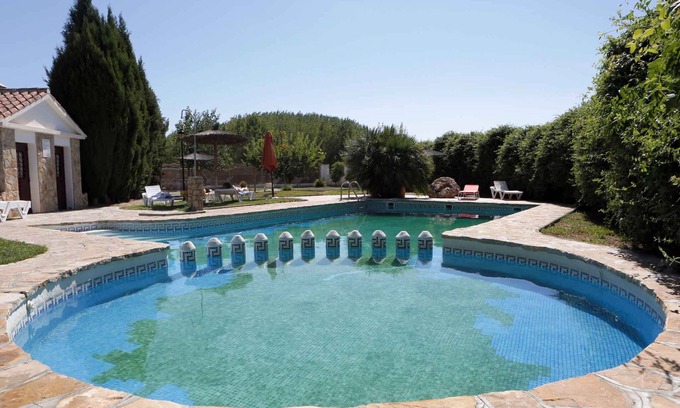Benalua de Guadix Apartment | Cozy Studio with Terrace and Free Internet Access