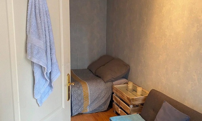 Aix-en-Provence Apartment | Tranquil Studio with Terrace for Family-Friendly Stays