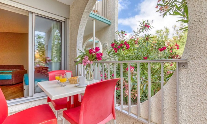 La Grande-Motte Resort | Studio with Terrace Just Steps from the Beach at La Grande Motte