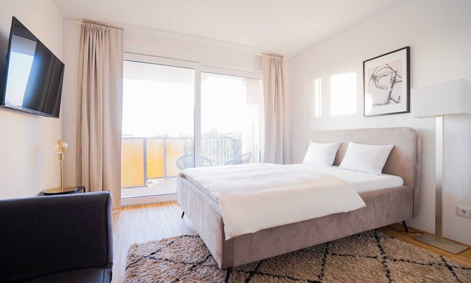 Favoriten Apartment | Studio with terrace - 15 Min to Center