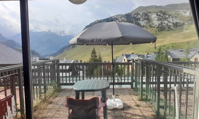 Candanchu Apartment | Pet-Friendly Studio with Terrace for a Perfect Getaway