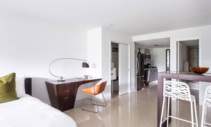 Bal Harbour Apartment | Cozy Studio Steps from Bal Harbour Beach with Kitchenette
