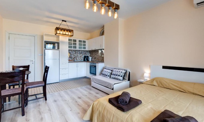 G.K. Bratya Miladinovi Apartment | Discover Studio Zia 3: Child-Friendly Retreat in Lazur