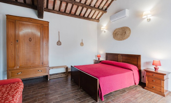 Rilievo Apartment | Studio 'Zirafa' with Shared Garden, Wi-Fi and Air Conditioning