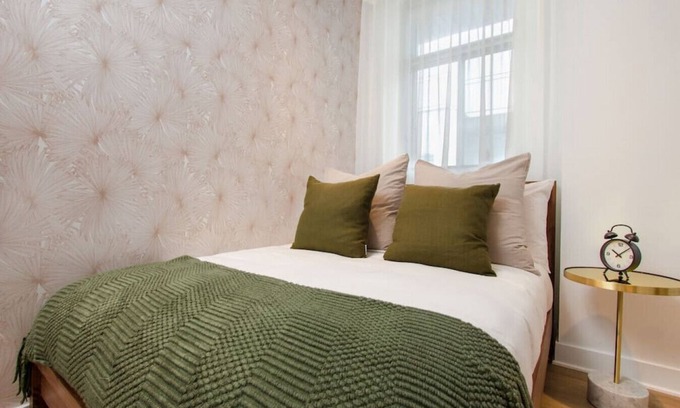 Plateau Mont Royal Apartment | Perfect Getaway at Studio6 with Kitchen & Self Check-In