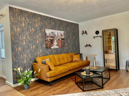 Tungendorf Apartment | Relax in a Private Garden Studio Apartment with Hot Tub
