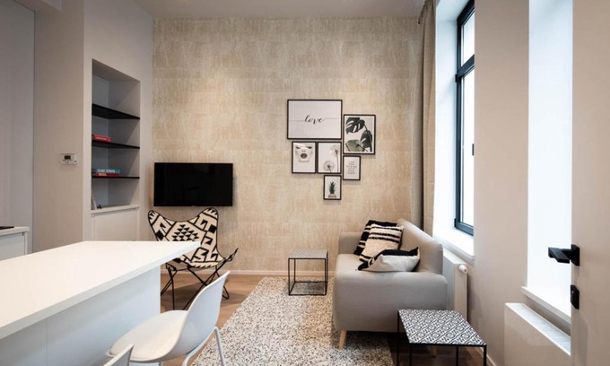 Chatelain Apartment | Convenient Studios with Child-Friendly Amenities Near Place Stephanie
