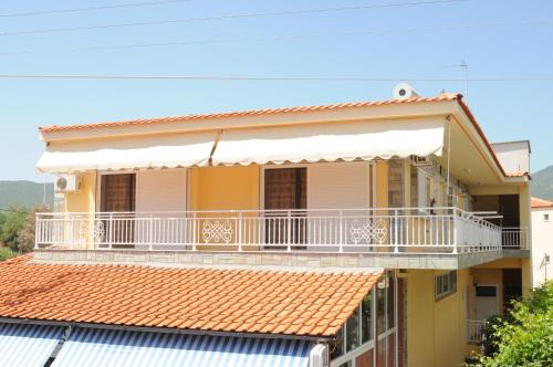 Sarti Apartment | Oceanfront Apartments in Greece - Guest Rated 9/10