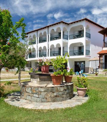 Toroni Apartment | Ocean View Studios Halkia - Rated 9/10 for Family Stays
