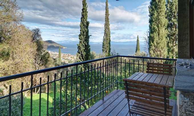 Livadi Apartment | Discover Studios-Kyparissi: Oceanfront Retreat in Arcadia