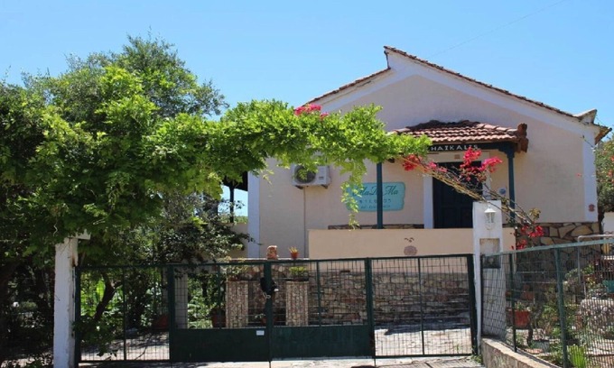 Koroni House | Inviting Studios Marema Apartments in Koroni with Kitchen