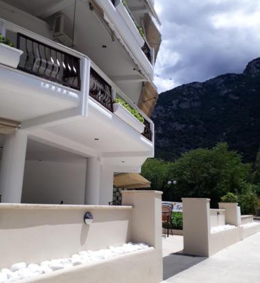 Kamena Vourla House | Oceanfront Studios Souropanis: Family-Friendly Comfort