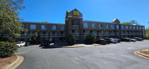 Toddville Road Hotel | Budget-Friendly Studios & Suites Near Charlotte Attractions