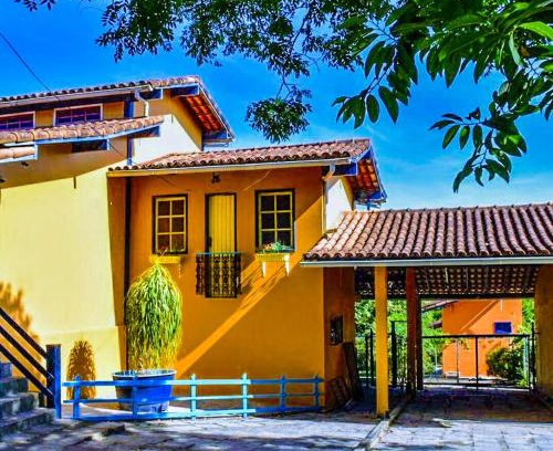 Sao Pedro da Aldeia Apartment | Relaxing Studios Verdes: Oceanfront Stay with Pool Access