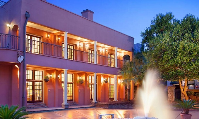 French Quarter Resort | Stay and Study at The Lodge Alley Inn with Kitchen Access