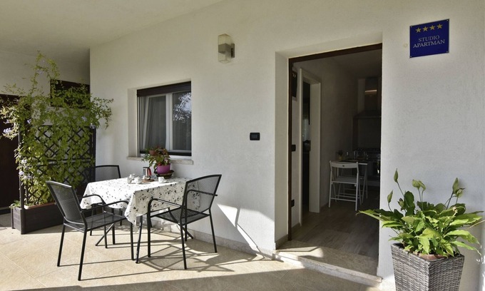 Valica Apartment | Relax in Barboj-Umag: Countryside Getaway Near the Sea