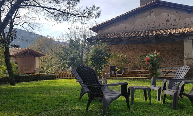 Sant Joan les Fonts Cottage | Relax in a Rural House at Volcanoes Natural Park Retreat