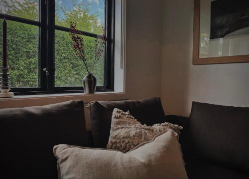 Brosarp House | Inviting Stuga Bra Nock: Pet-Friendly with Breakfast & Hot Tub