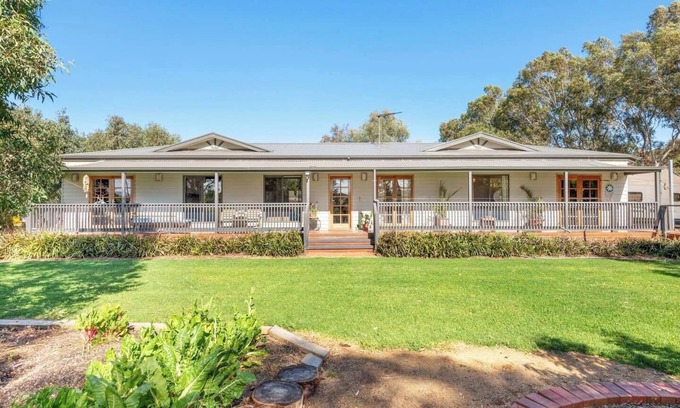 McLaren Vale Cottage | Unique Stump Hill Estate Stay with Mini Golf Fun