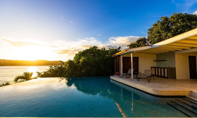 Arawak Hill Villa | Clifftop Villa with Infinity Pool & Ocean Views, Rated 10/10