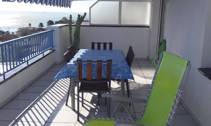 Sant Carles de la Rapita Apartment | Seaside Retreat with Free WiFi & Pool - Rated 9.6/10