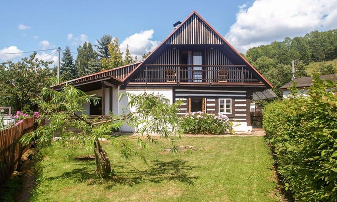 Lanov Villa | Delightful Villa for 9 with WiFi & Pet-Friendly Amenities