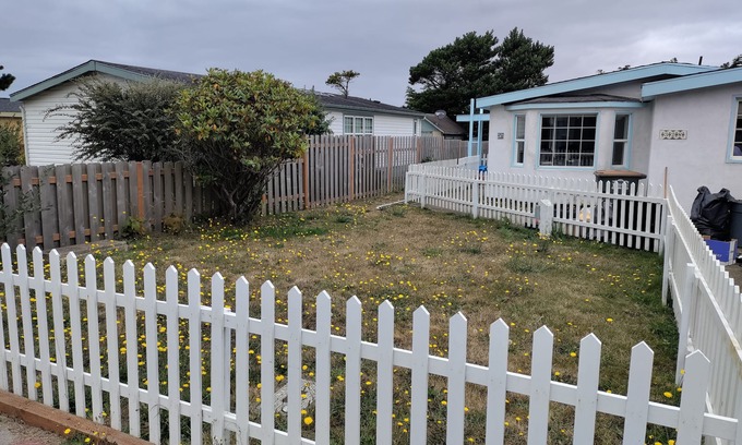 Agate Beach Apartment | Beachside Bliss: 1 Bedroom Near Lighthouse & Dog Park