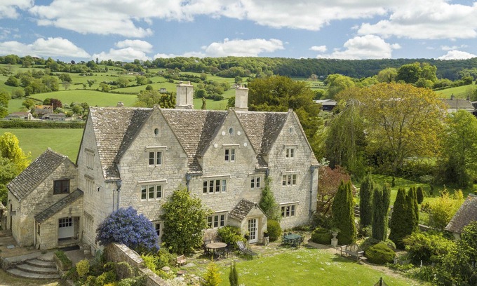 Haresfield Other | Historic 16th Century Grade II Listed Farmhouse Retreat