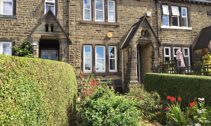 Halifax Cottage | Idyllic 1650 Cottage in Halifax with Scenic Moorland Views