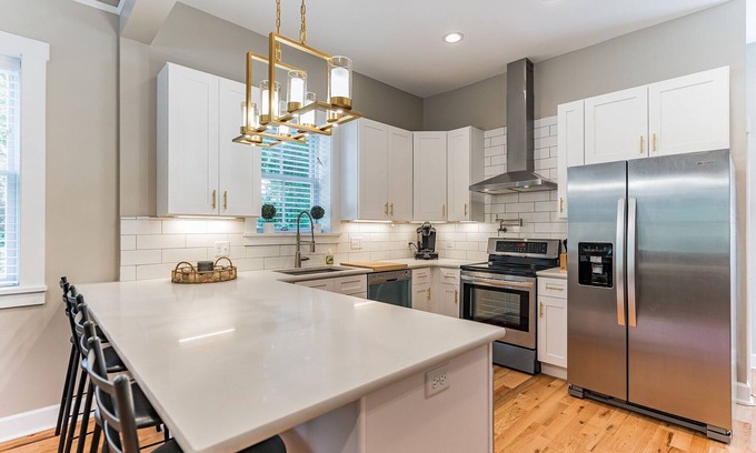 St. Charles Historic District House | Elegant 1890's Home - Perfect for Families and Pets!