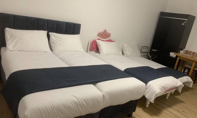 Kamyk Apartment | Cozy 2-Bed Apartment in Praha 4 with Family Amenities