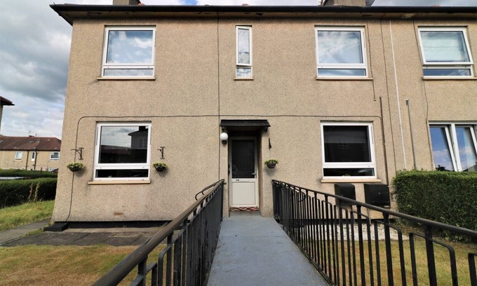Clydebank House | Inviting 2 Bedroom Home with Private Garden Oasis