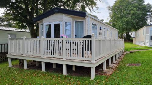 Paignton Resort | Cozy 2 Bed Static Caravan at Hoburne Devon Bay with Pool