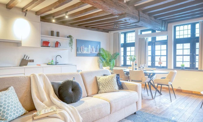 Patershol Apartment | Inviting 2-BR Apartment with Kitchen in Ghent