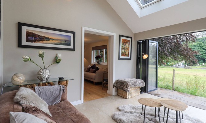 Lakeside House | Beautiful Lakeside Escape: 4 Bedrooms, Steps to the Lake