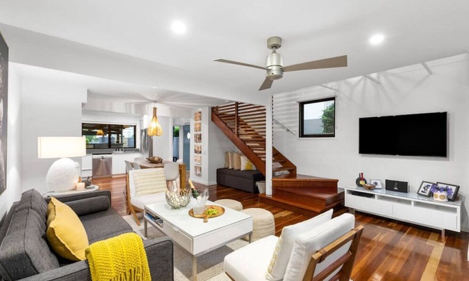 Maroochydore House | Pet-Friendly Oceanfront Getaway Near CottonTrees Beach