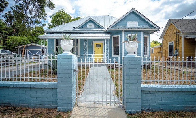 Five Points Apartment | Historic 2BR Pad Steps from Downtown with Spa & Restaurant