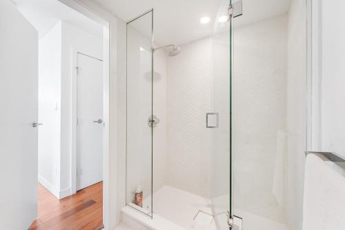 Crosstown Apartment | Stunning 2BR Apartment with Breathtaking City and Mountain Views