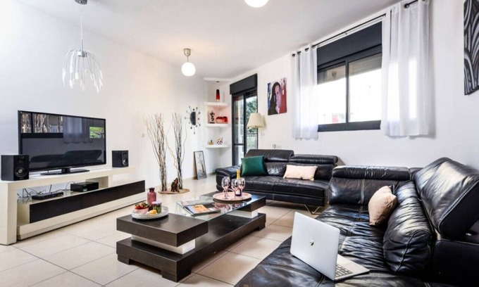 Tel Aviv City Center Apartment | Top-Rated 2BR Apartment with Balcony by Sea N' Rent