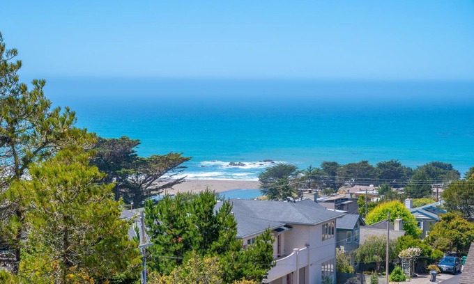 Happy Hill House | Beachfront 3 Bed Villa with Ocean Views and Spa Amenities