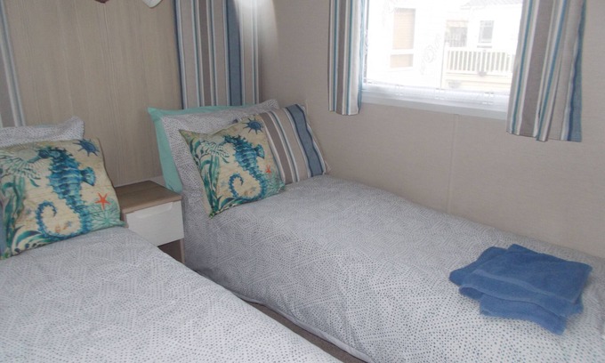 St George Ski Chalet | Inviting 3-Bed Caravan with Ocean View in Abergele