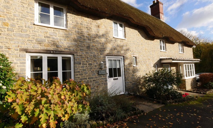 Evershot Cottage | Charming 3-Bed Cottage in Dorchester with Pet-Friendly Perks