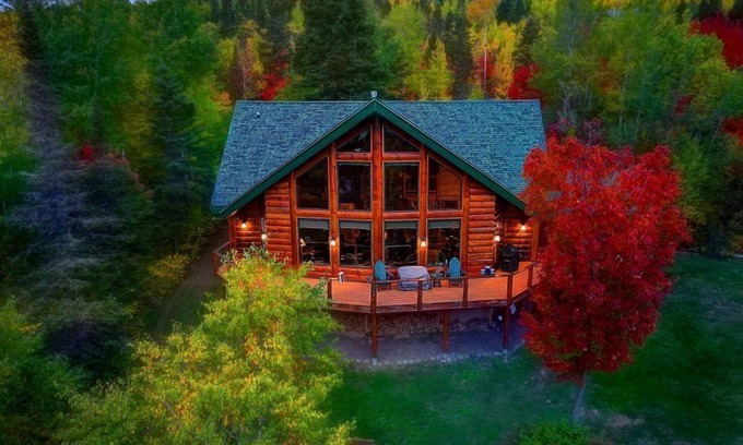 Lutsen Cabin | Inviting Log Cabin near Lutsen Mountains with Pet-Friendly Amenities