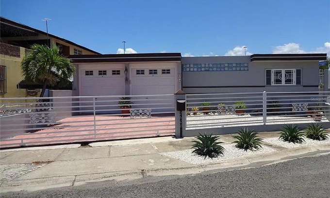 San Anton Apartment | Family-Friendly Home with 3 Bedrooms and Pet Amenities
