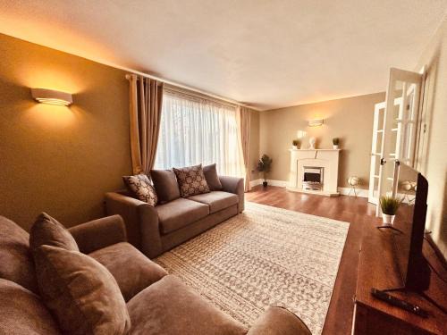 Stevenage Apartment | Enjoy a 4-Star Family Retreat with Convenient Parking